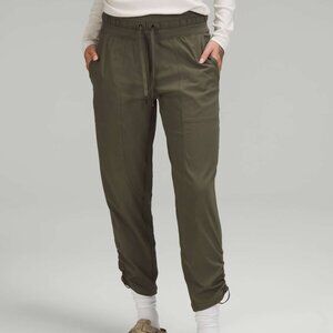 Lululemon Dance Studio Mid-Rise Cropped Pants Size 2